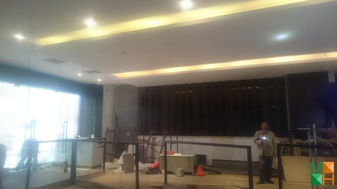 thi-cong-giay-dan-tuong-tai-toa-nha-IPH (3)